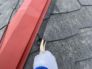 草津市にて行った屋根塗装・外壁塗装　屋根の下塗り